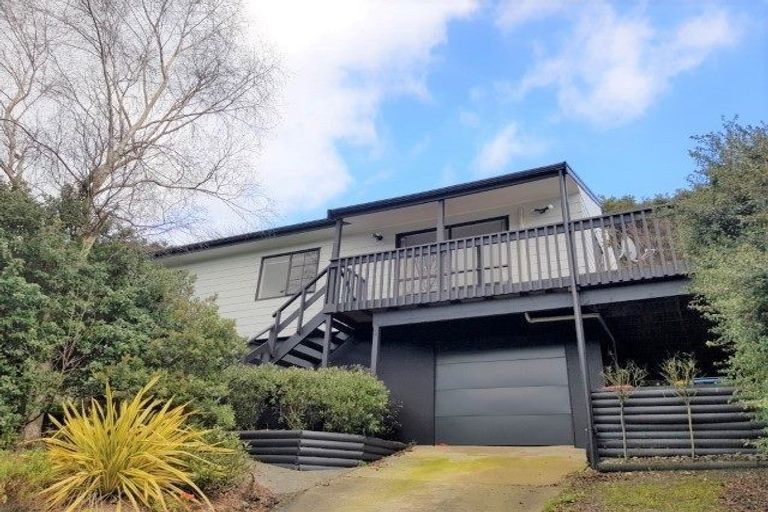 Photo of property in 64 Albatross Close, Whitby, Porirua, 5024