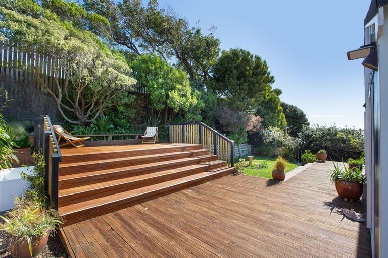 Photo of property in 2/11 Mervyn Place, Plimmerton, Porirua, 5026