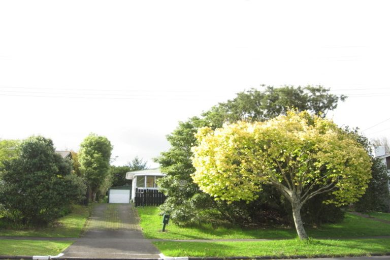 Photo of property in 50 Gossamer Drive, Pakuranga Heights, Auckland, 2010
