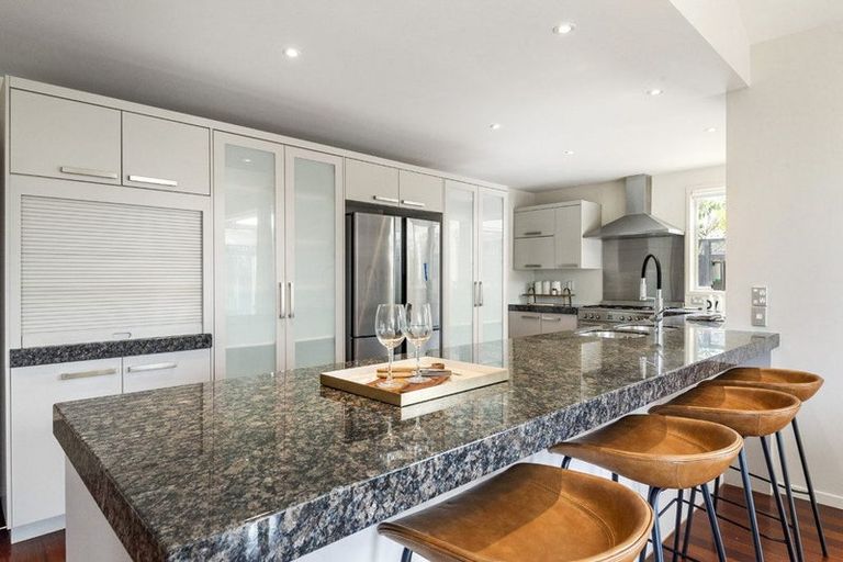 Photo of property in 19 English Oak Drive, Schnapper Rock, Auckland, 0632