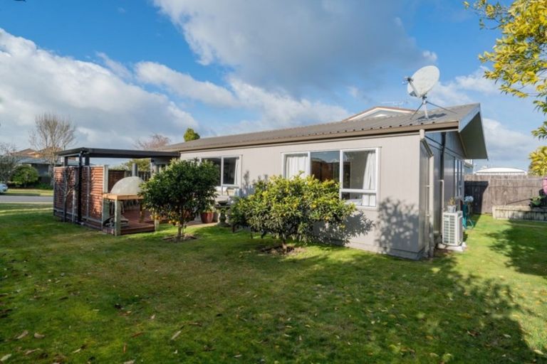 Photo of property in 7 Reeves Road, Acacia Bay, Taupo, 3330