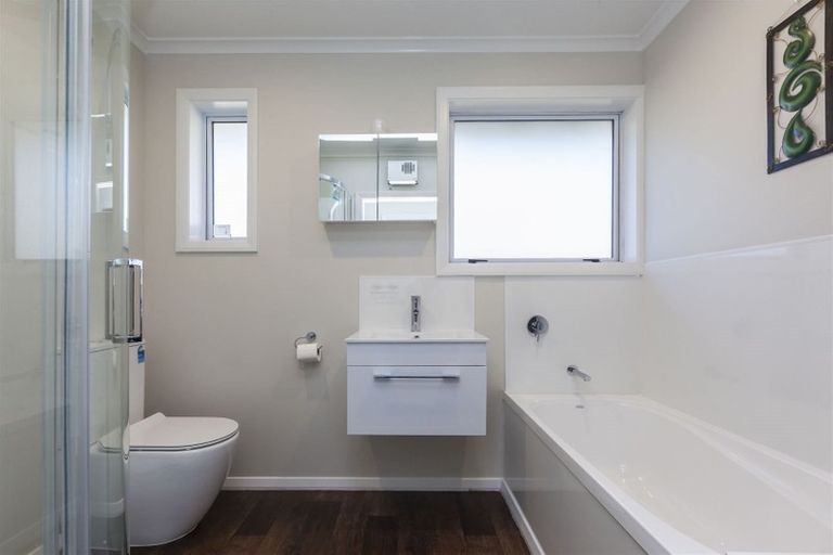 Photo of property in 16 Carbine Place, Sockburn, Christchurch, 8042