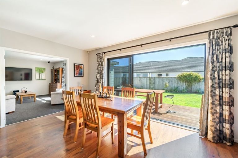 Photo of property in 14 Resolution Drive, Whitby, Porirua, 5024