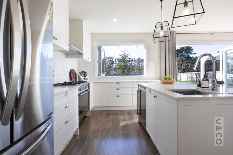 Photo of property in 11 Kahika Grove, Huapai, Kumeu, 0810