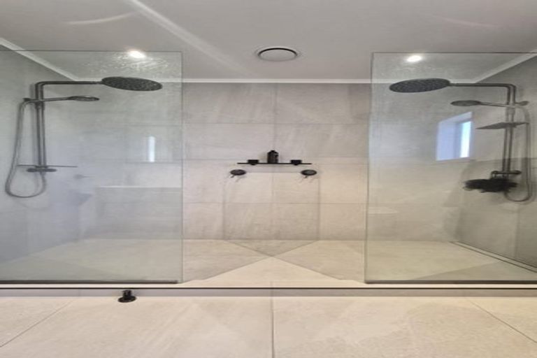 Photo of property in 1/85 Lake Road, Northcote, Auckland, 0627