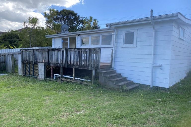 Photo of property in 16 Savoy Road, Glen Eden, Auckland, 0602