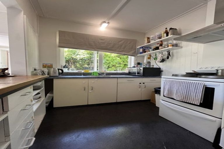Photo of property in 14 Te Pari Pari Road, Pukerua Bay, 5026