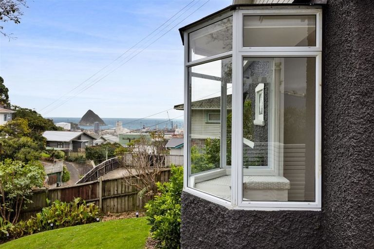 Photo of property in 65 Pioneer Road, Moturoa, New Plymouth, 4310