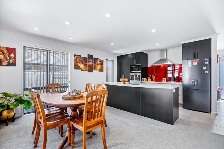 Photo of property in 20 Kowi Lakes Drive, One Tree Point, 0118