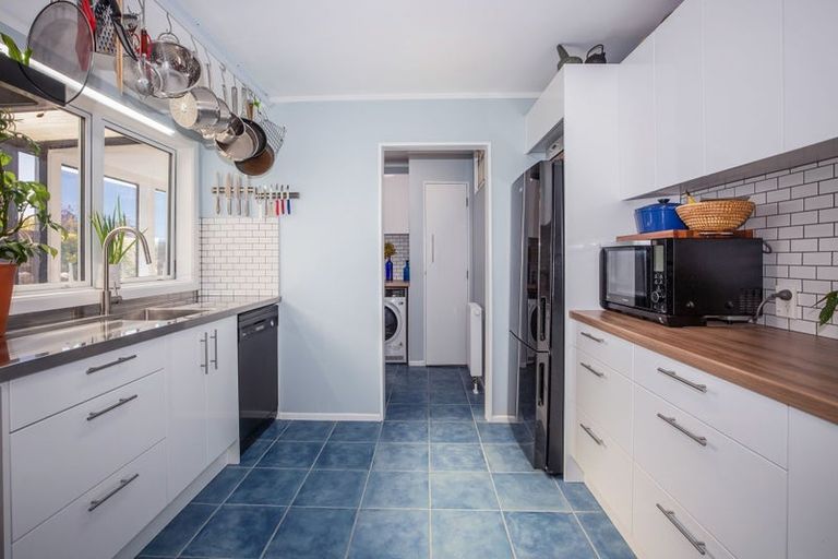 Photo of property in 2/11 Mervyn Place, Plimmerton, Porirua, 5026