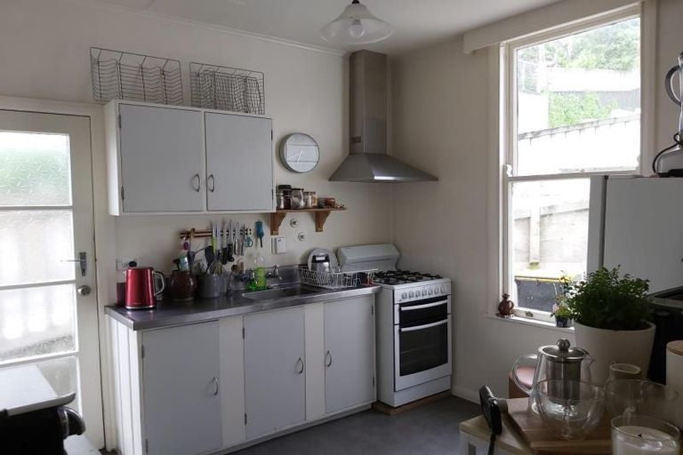 Photo of property in 98a Northland Road, Northland, Wellington, 6012