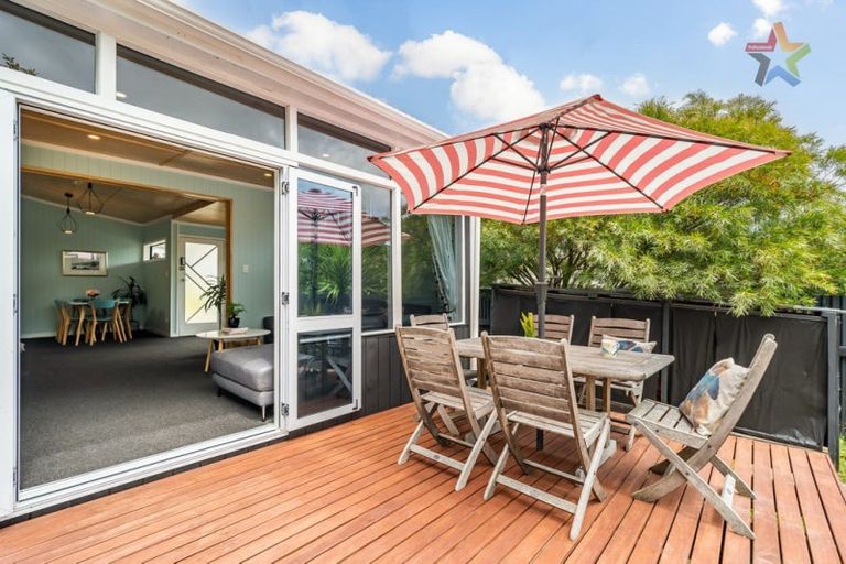 Photo of property in 6 Puriri Street, Eastbourne, Lower Hutt, 5013