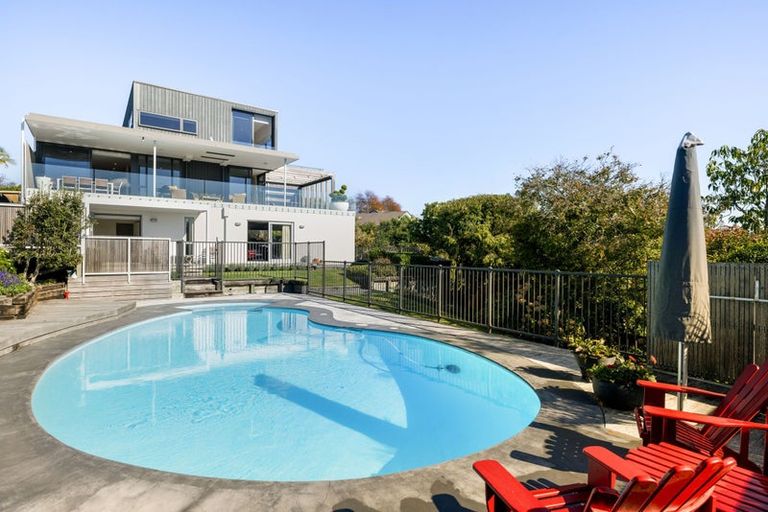 Photo of property in 142 Lake Crescent, Hamilton Lake, Hamilton, 3204