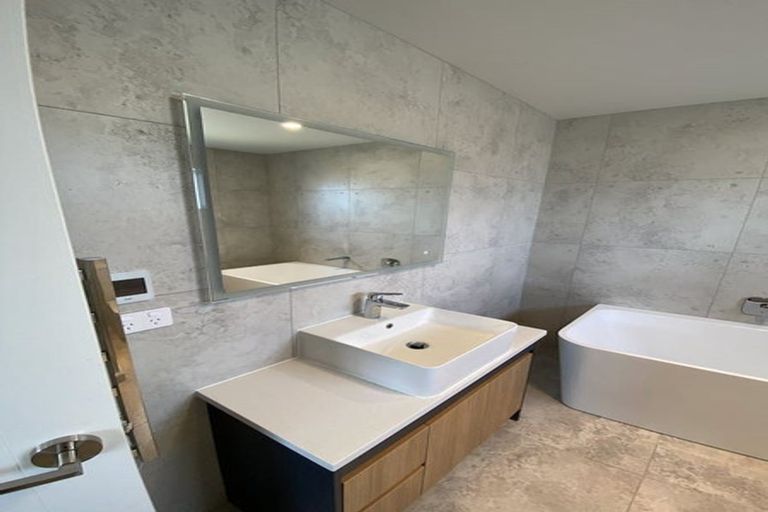 Photo of property in 5 Bendridge Street, Flat Bush, Auckland, 2019