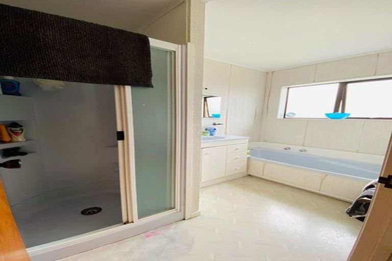 Photo of property in 2/10 Wilisa Rise, Goodwood Heights, Auckland, 2105