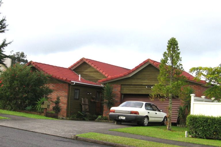Photo of property in 11 St Simon Place, Botany Downs, Auckland, 2010