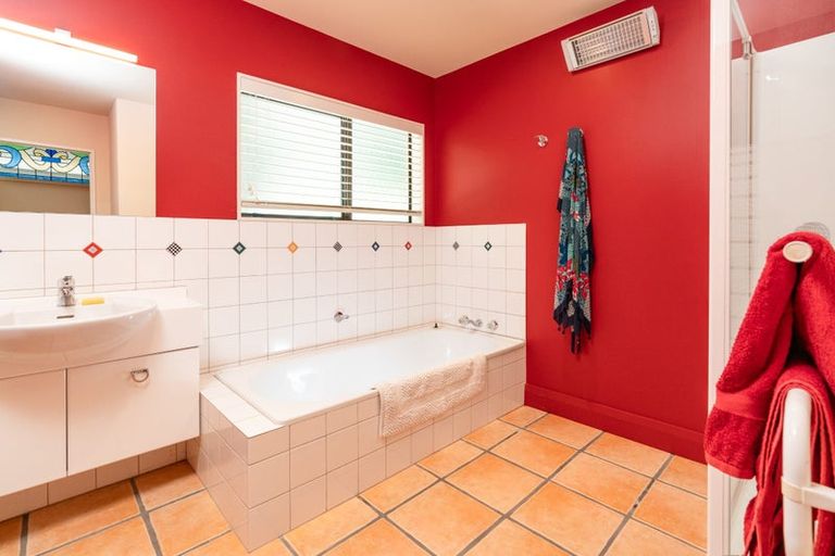 Photo of property in 245 Ngatiawa Road, Reikorangi, Waikanae, 5391