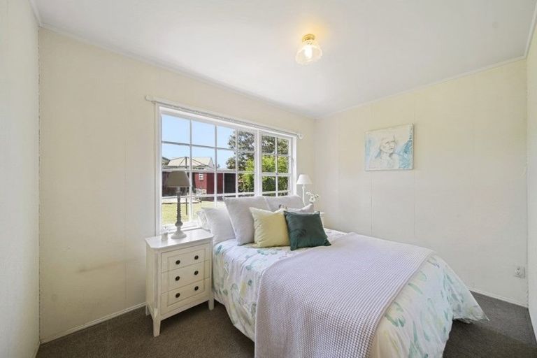 Photo of property in 2/52 Galsworthy Place, Bucklands Beach, Auckland, 2014