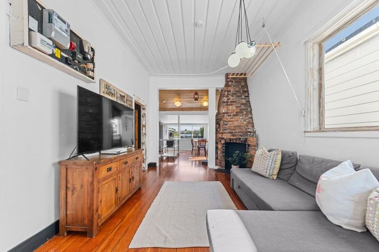 Photo of property in 163 Lemon Street, Strandon, New Plymouth, 4312