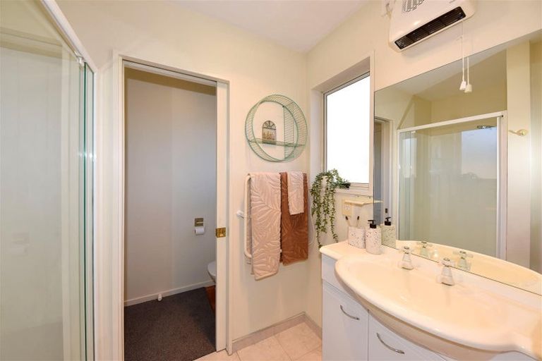 Photo of property in 4 Rosefield Lane, Northcote, Christchurch, 8052