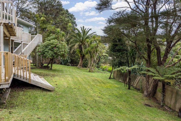 Photo of property in 37 Onedin Place, Titirangi, Auckland, 0604