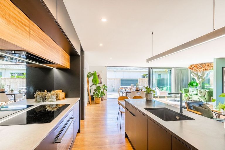 Photo of property in 76 Tennis Court Road, Raumati South, Paraparaumu, 5032