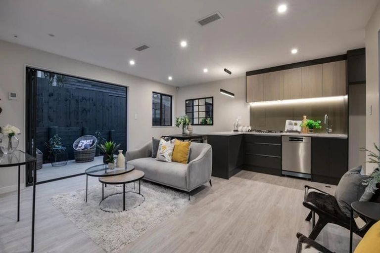 Photo of property in 3/114 Saddleback Rise, Murrays Bay, Auckland, 0630