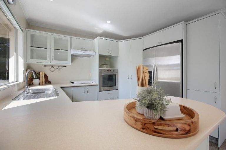 Photo of property in 5 Kawaroa Close, New Plymouth, 4310