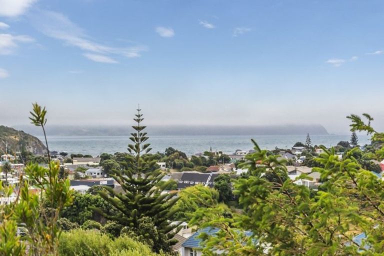 Photo of property in 11 The Spinney, Titahi Bay, Porirua, 5022