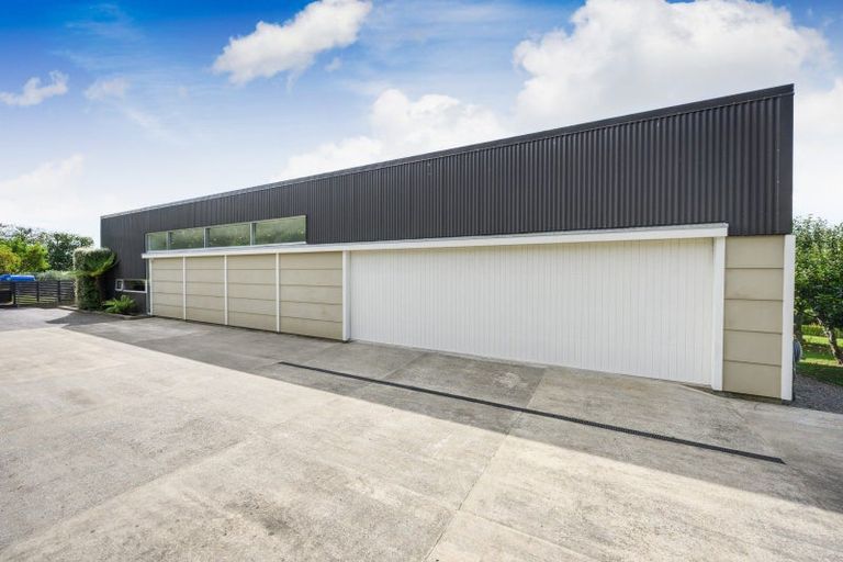 Photo of property in 17 Oram Drive, Turitea, Palmerston North, 4472