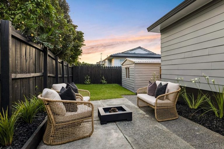 Photo of property in 2/4 Myna Place, Weymouth, Auckland, 2103