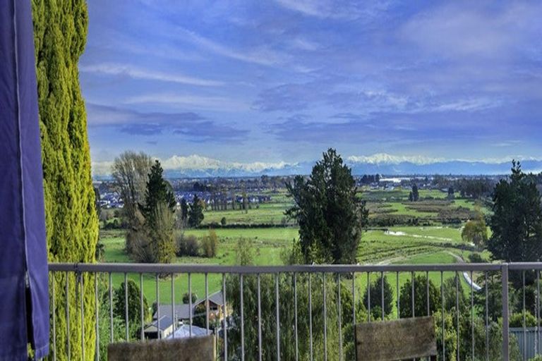 Photo of property in 411 Cashmere Road, Westmorland, Christchurch, 8025