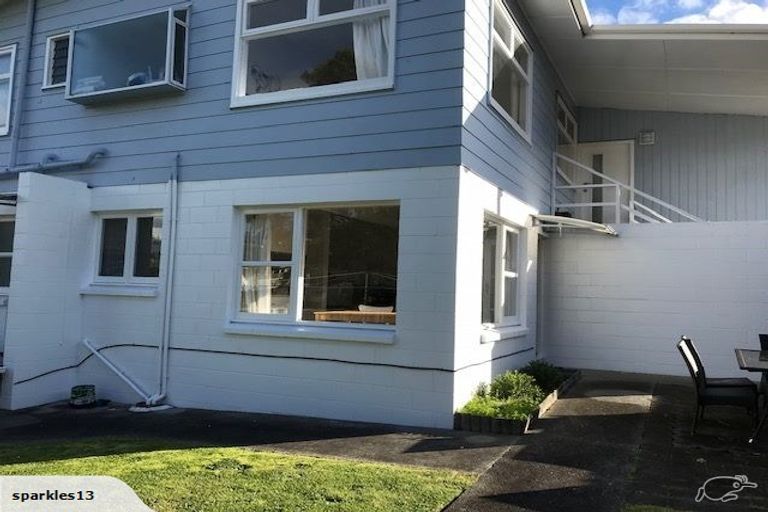 Photo of property in 16 Keldale Place, Forrest Hill, Auckland, 0620