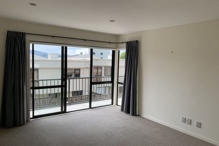 Photo of property in 10/22 Oriental Terrace, Oriental Bay, Wellington, 6011