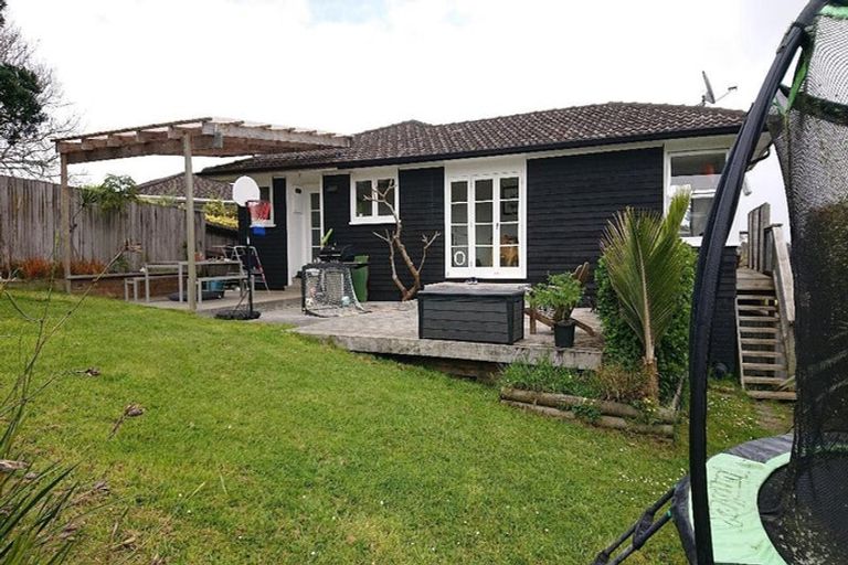 Photo of property in 33 Seon Place, Birkdale, Auckland, 0626