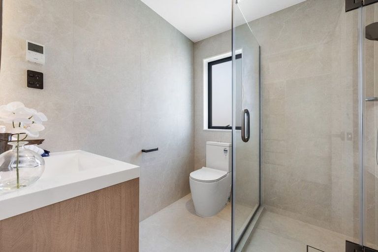 Photo of property in 25c Oteha Valley Road, Northcross, Auckland, 0632