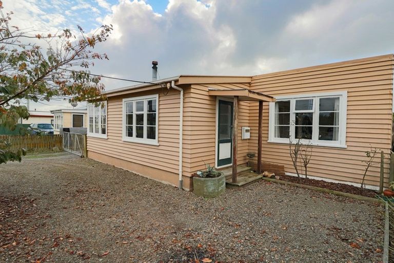 Photo of property in 13 Pratt Avenue, Foxton Beach, Foxton, 4815