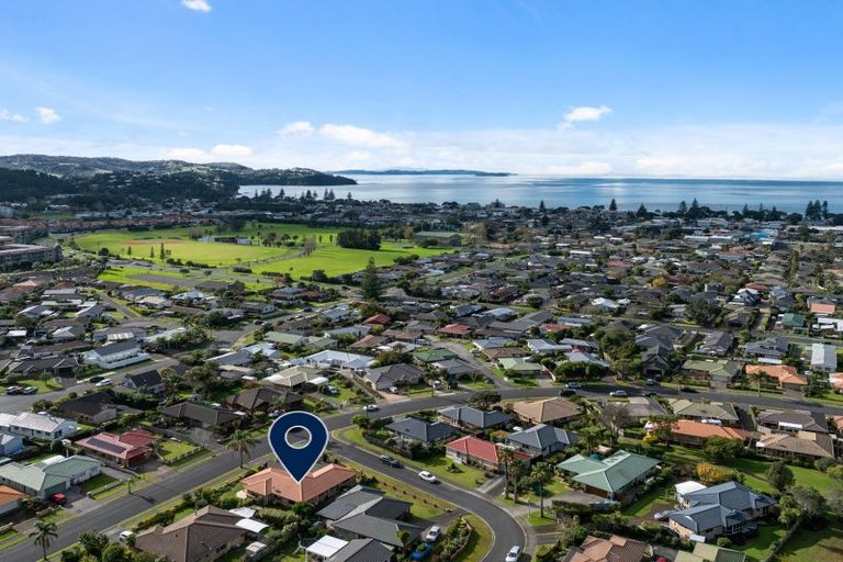 Photo of property in 2 Mcgowan Place, Orewa, 0931