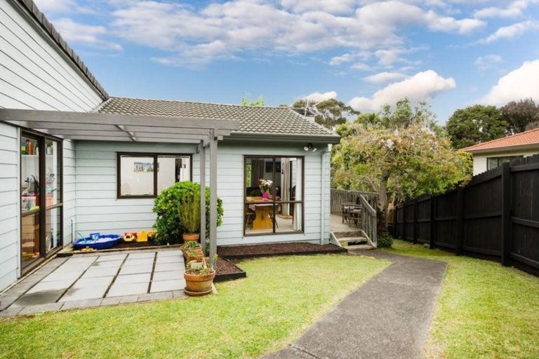 Photo of property in 19 Jacinta Grove, Swanson, Auckland, 0612