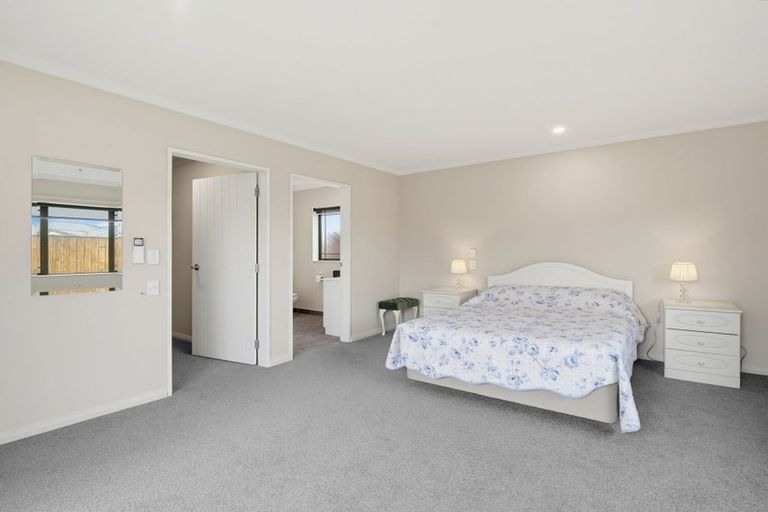 Photo of property in 52 Tennyson Avenue, Kelvin Grove, Palmerston North, 4414
