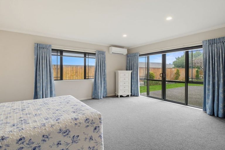 Photo of property in 52 Tennyson Avenue, Kelvin Grove, Palmerston North, 4414