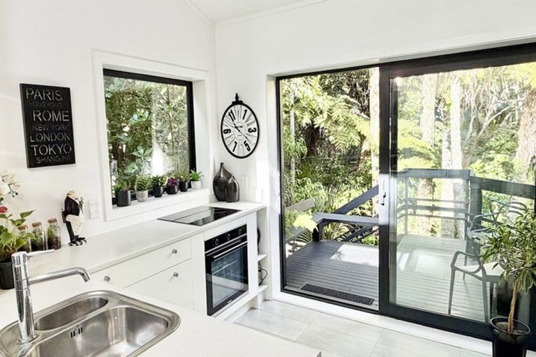 Photo of property in 1/9a Wyvern Place, Glenfield, Auckland, 0629