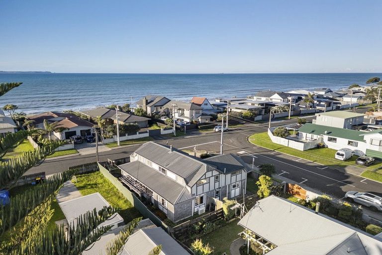 Photo of property in 70 Karewa Parade, Papamoa Beach, Papamoa, 3118