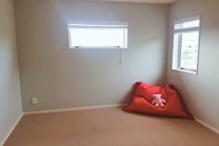 Photo of property in 13 Te Puia Drive, Aotea, Porirua, 5024