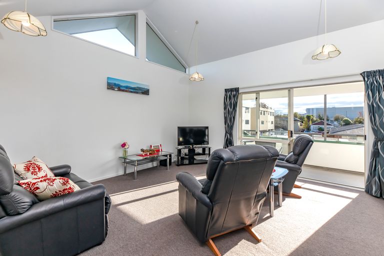 Photo of property in 3/50 Division Street, Riccarton, Christchurch, 8041