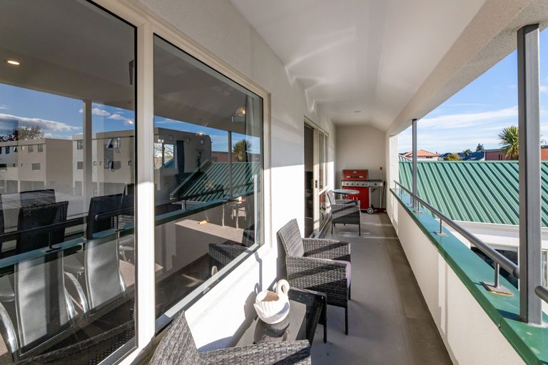 Photo of property in 3/50 Division Street, Riccarton, Christchurch, 8041