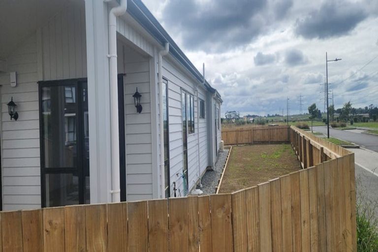 Photo of property in 25 Kapeta Lane, Karaka, 2113