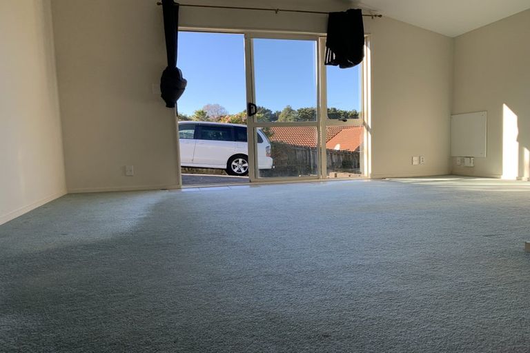 Photo of property in 12 Piper Place, Goodwood Heights, Auckland, 2105