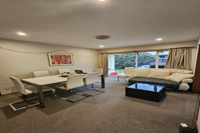 Photo of property in 1/7 Orlando Crescent, Waimairi Beach, Christchurch, 8083