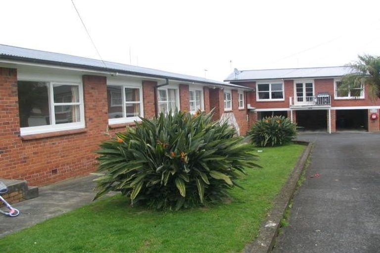 Photo of property in 28-30 Lake Pupuke Drive, Takapuna, Auckland, 0622